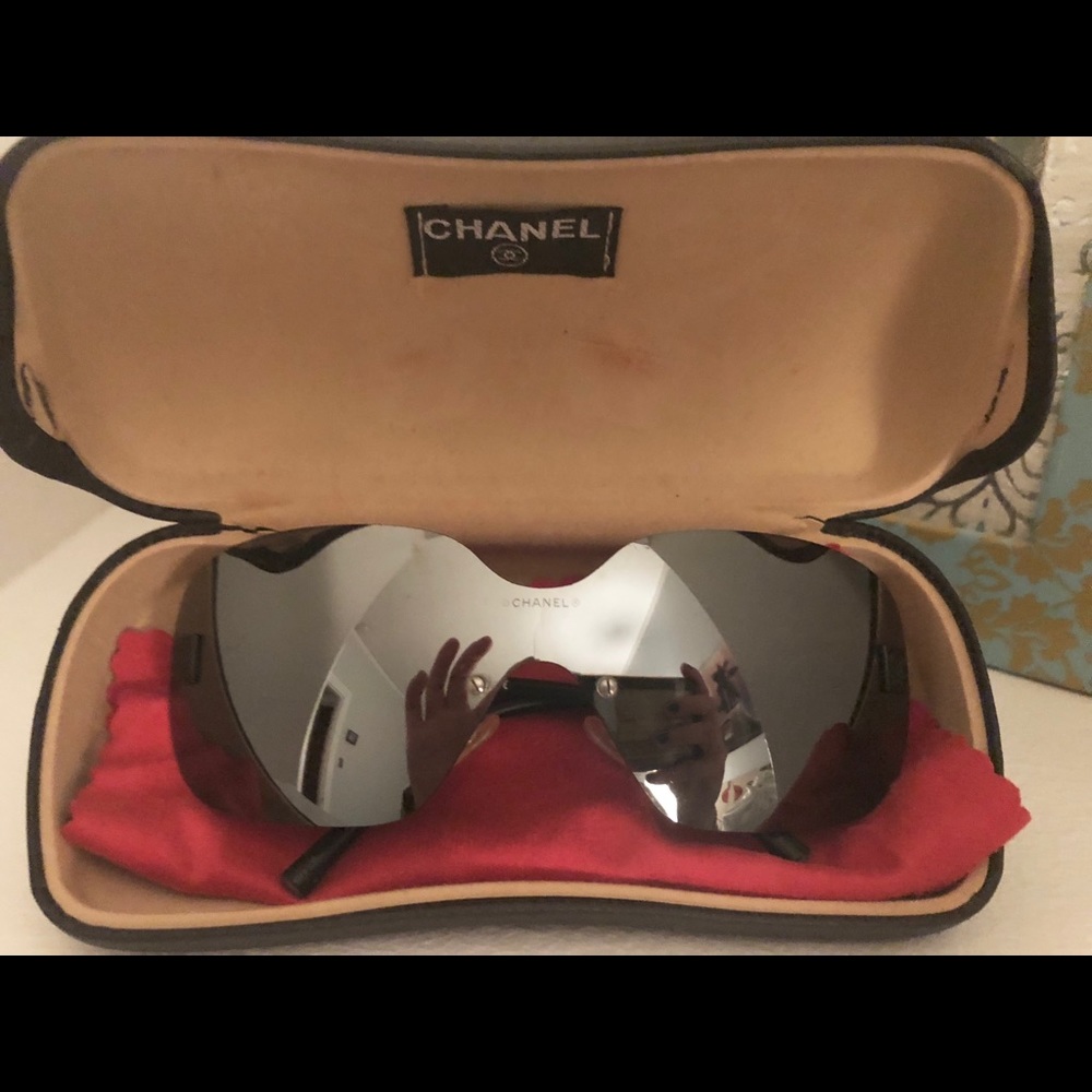 Chanel mirrored sunglasses with original case!